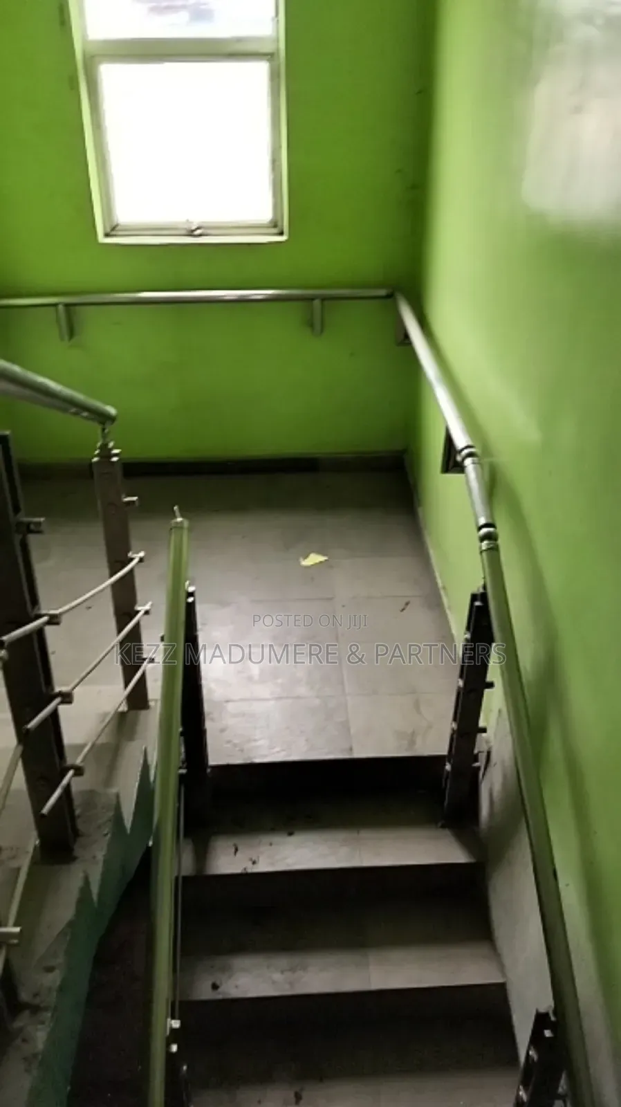 To Let: Upstairs Spacious Shop on Ikwere Rd, Ph in Port-Harcourt