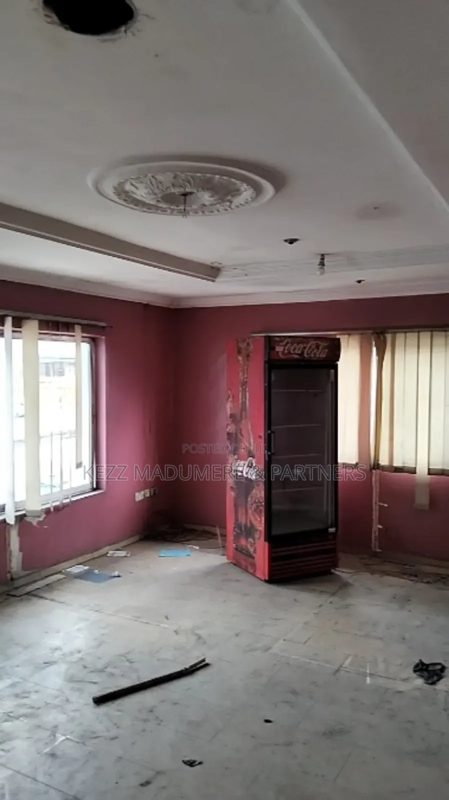 To Let: Upstairs Spacious Shop on Ikwere Rd, Ph in Port-Harcourt