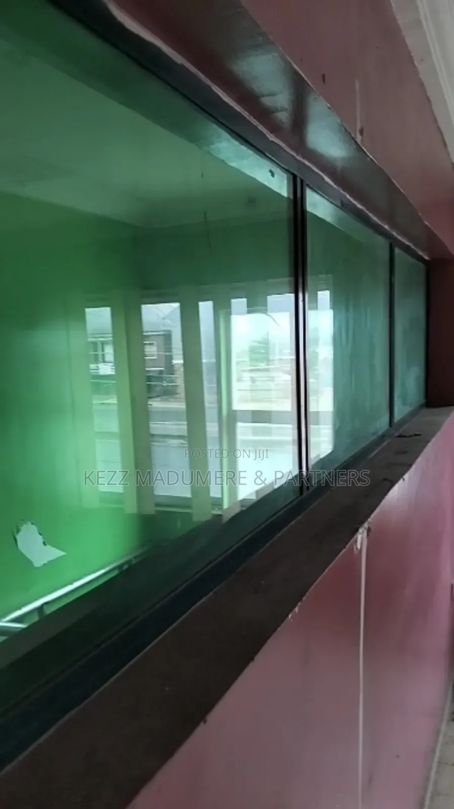 To Let: Upstairs Spacious Shop on Ikwere Rd, Ph in Port-Harcourt