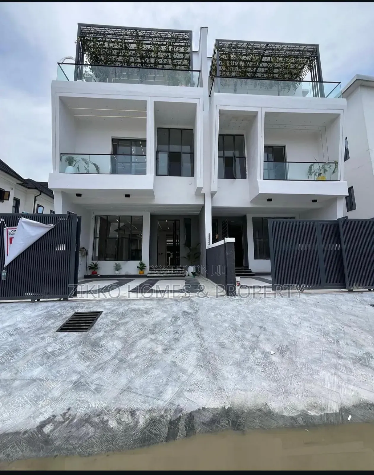 4bdrm Duplex in Ikota, Lekki for sale in Lekki
