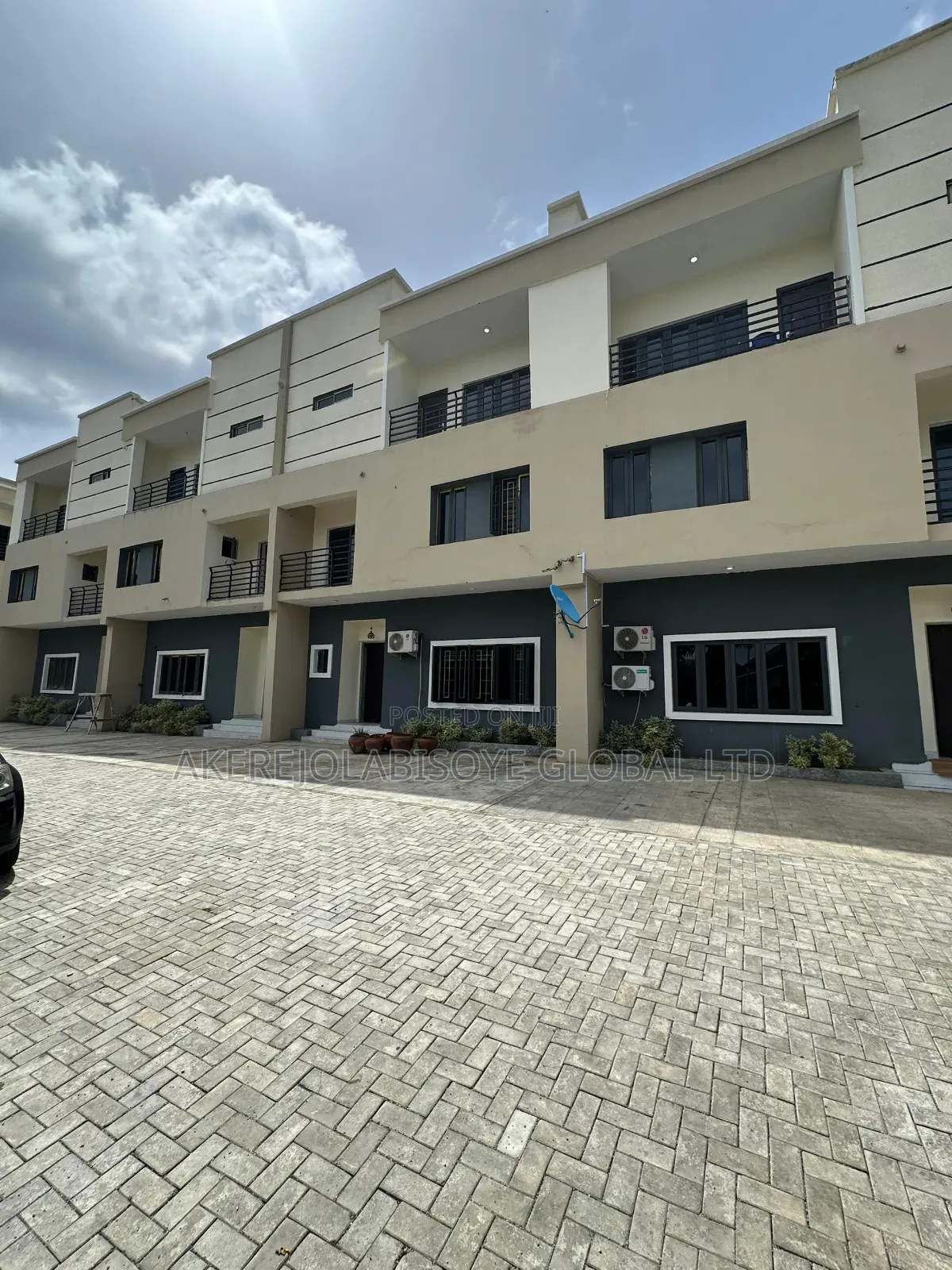 4bdrm Duplex in Close To Lifecamp for rent in Life Camp