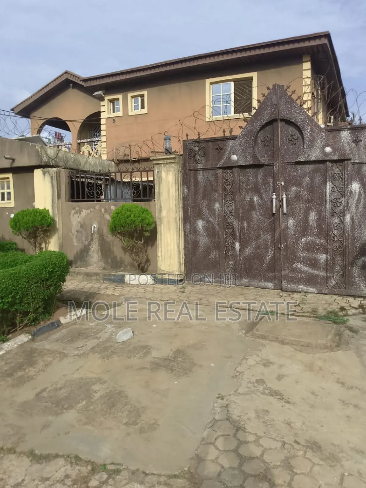 3bdrm Block of Flats in Akenson Ikotun Igando for sale in Ikotun/Igando