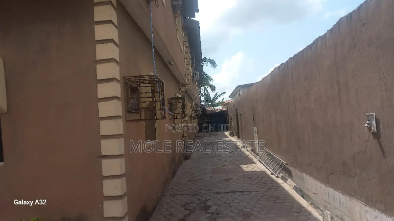 3bdrm Block of Flats in Akenson Ikotun Igando for sale in Ikotun/Igando