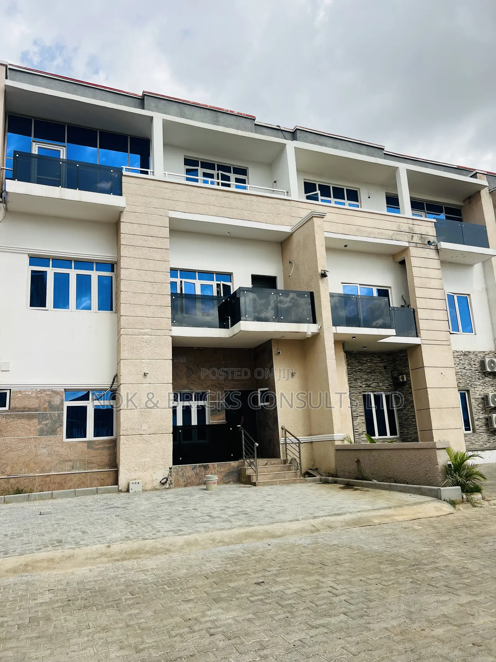 5bdrm Duplex in Cyrus Estate Wuye for sale in Wuye