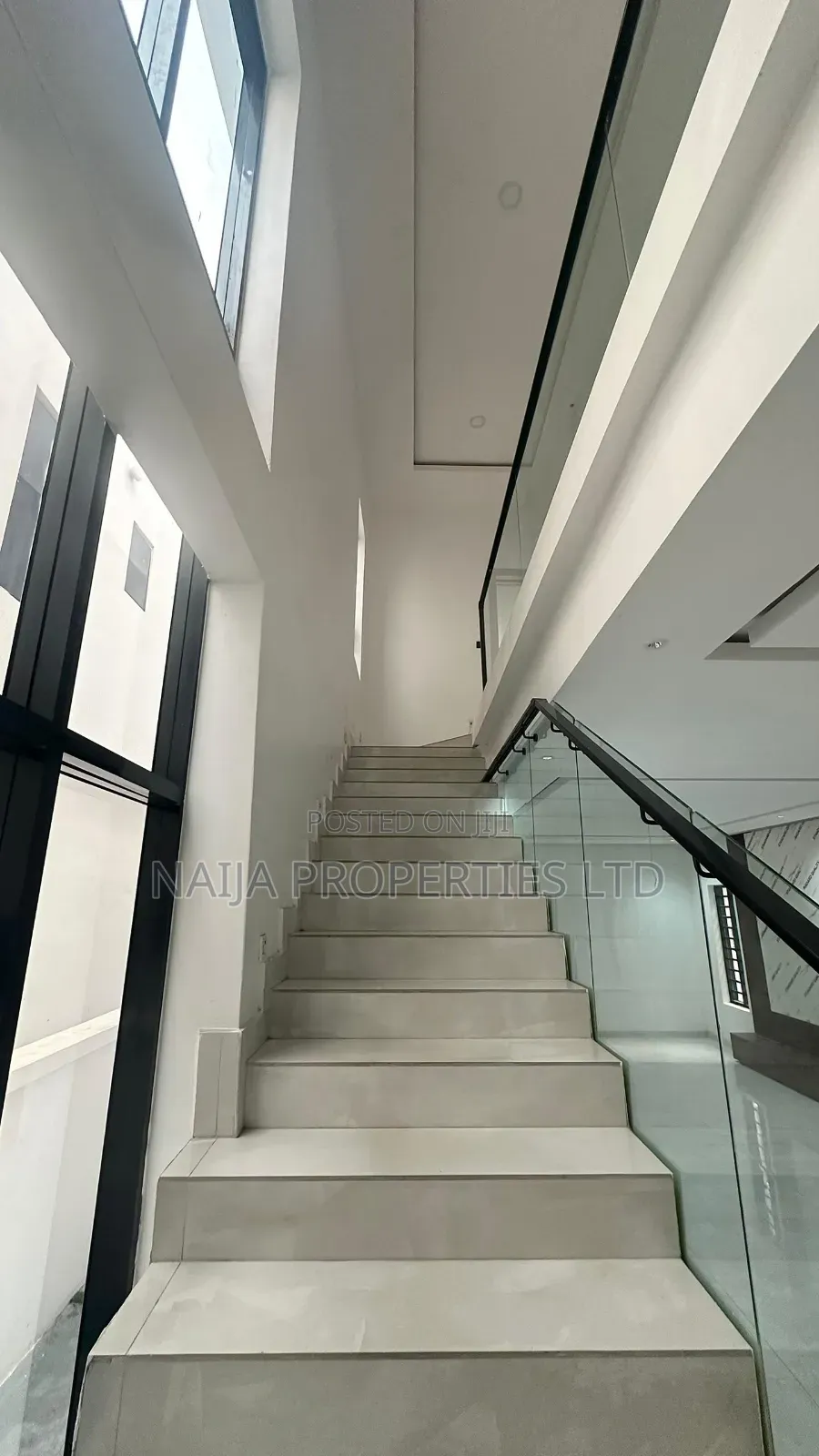 5bdrm Duplex in Osapa London, Lekki for sale in Lekki