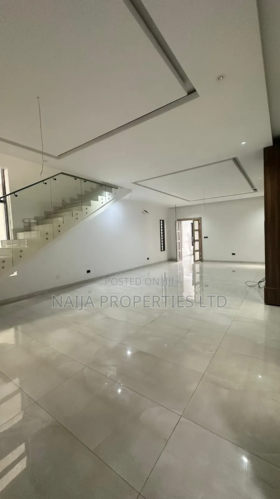 5bdrm Duplex in Osapa London, Lekki for sale in Lekki