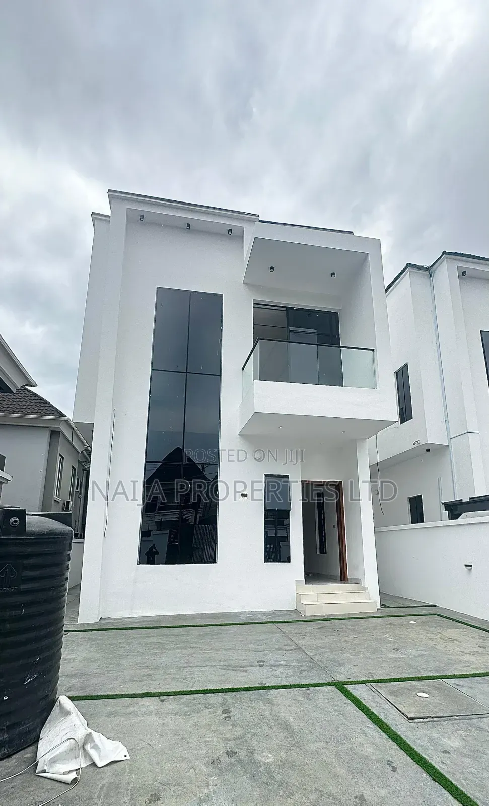 5bdrm Duplex in Osapa London, Lekki for sale in Lekki