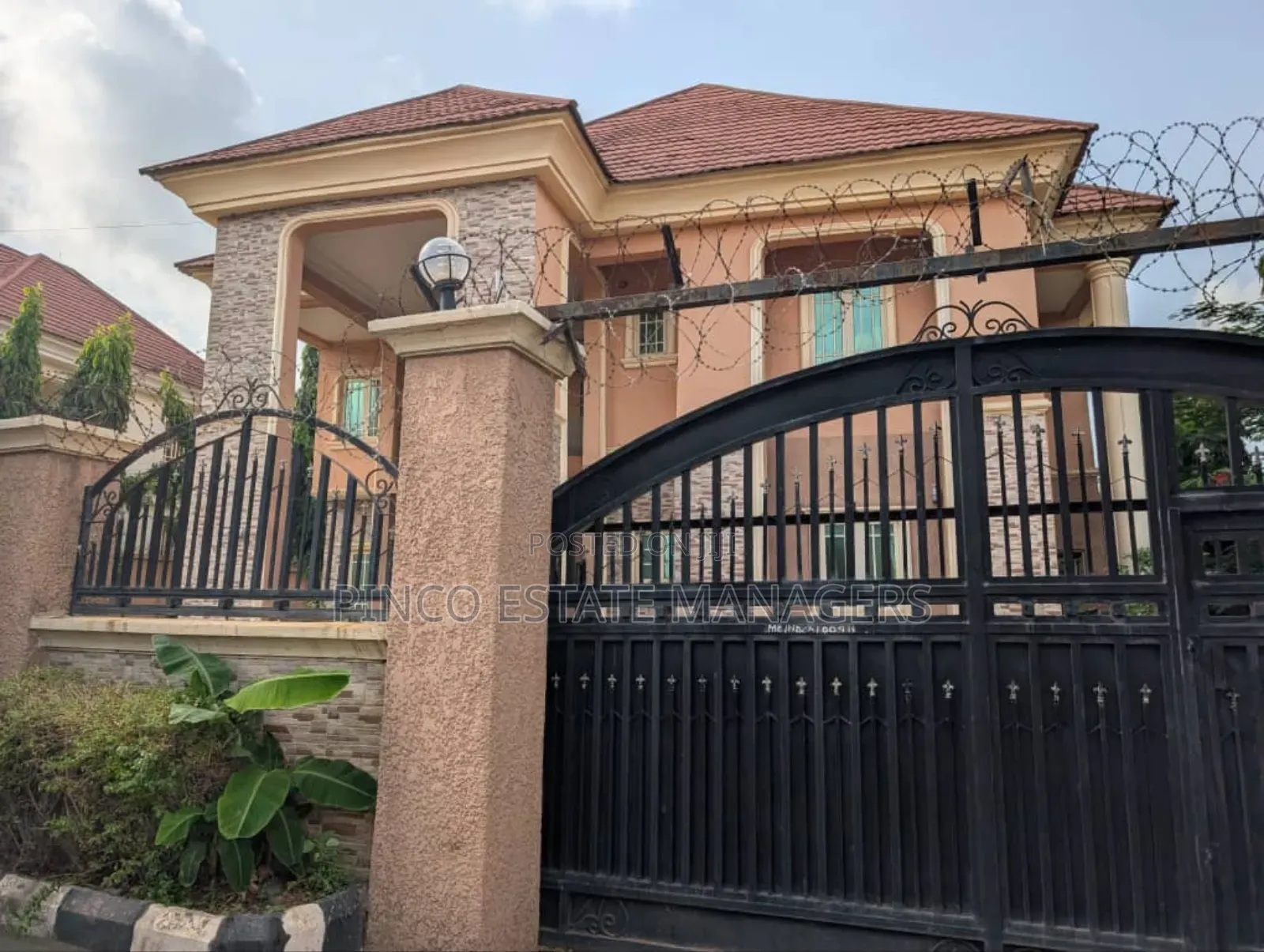 5bdrm Duplex in Damunde Estate, Life Camp for sale in Life Camp