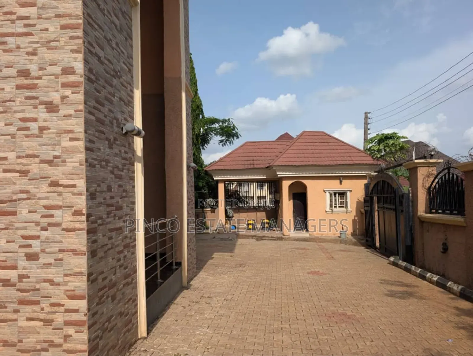 5bdrm Duplex in Damunde Estate, Life Camp for sale in Life Camp