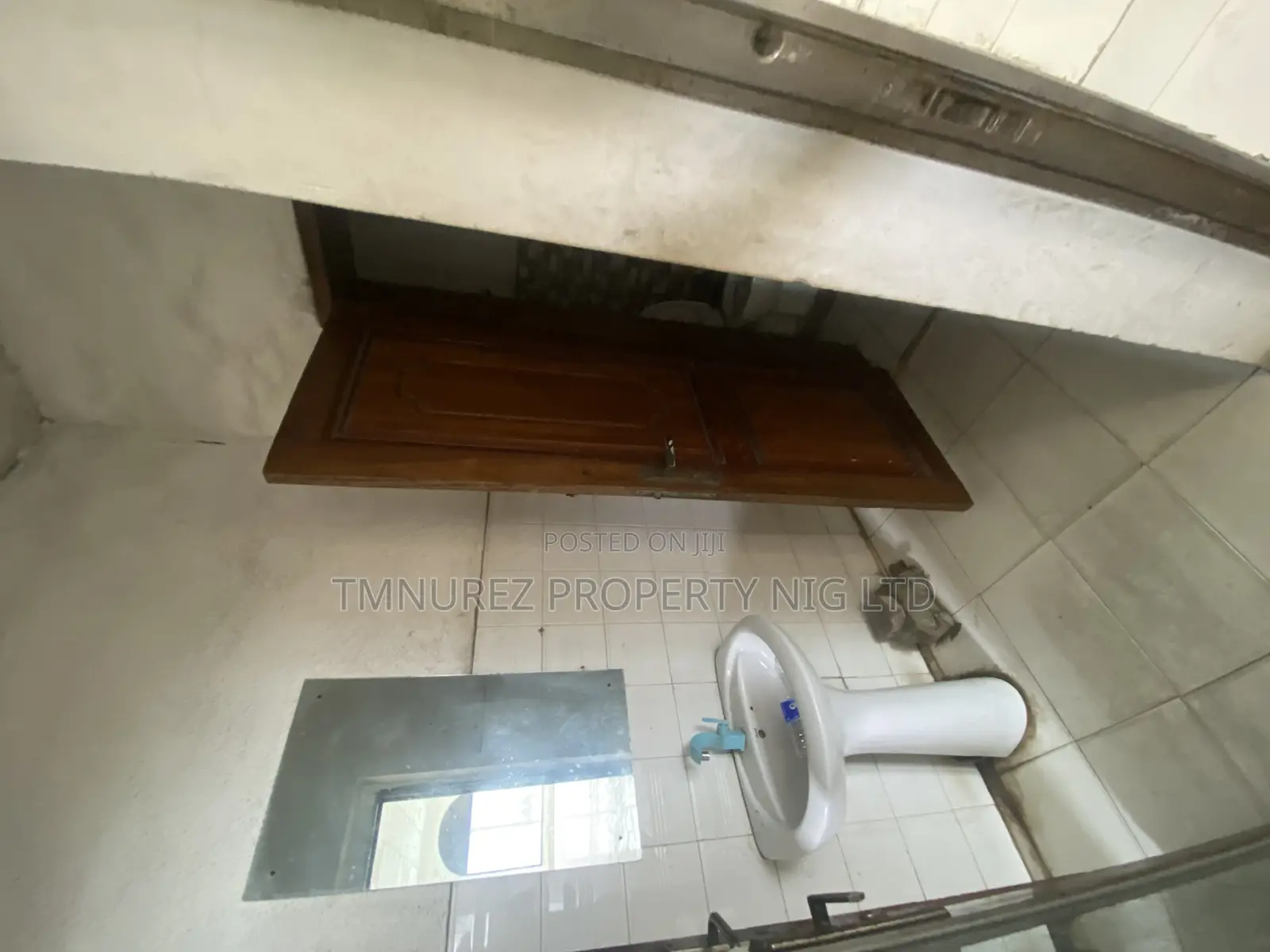 Showroom to Let in Lekki