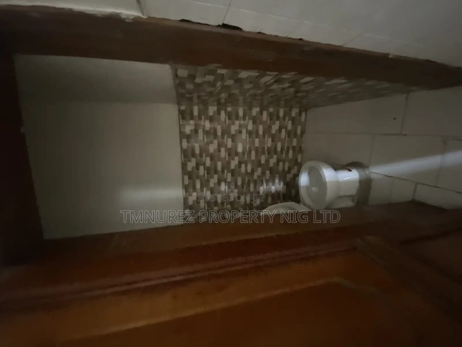 Showroom to Let in Lekki