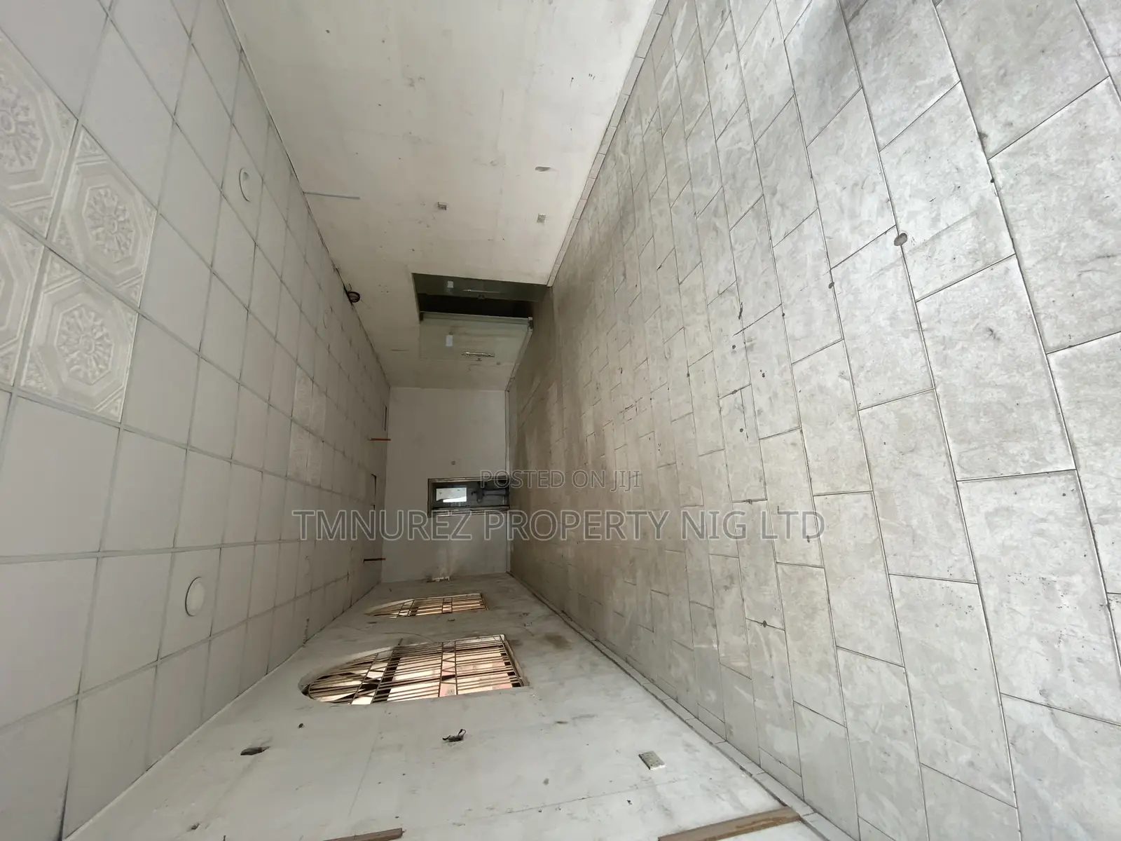 Showroom to Let in Lekki