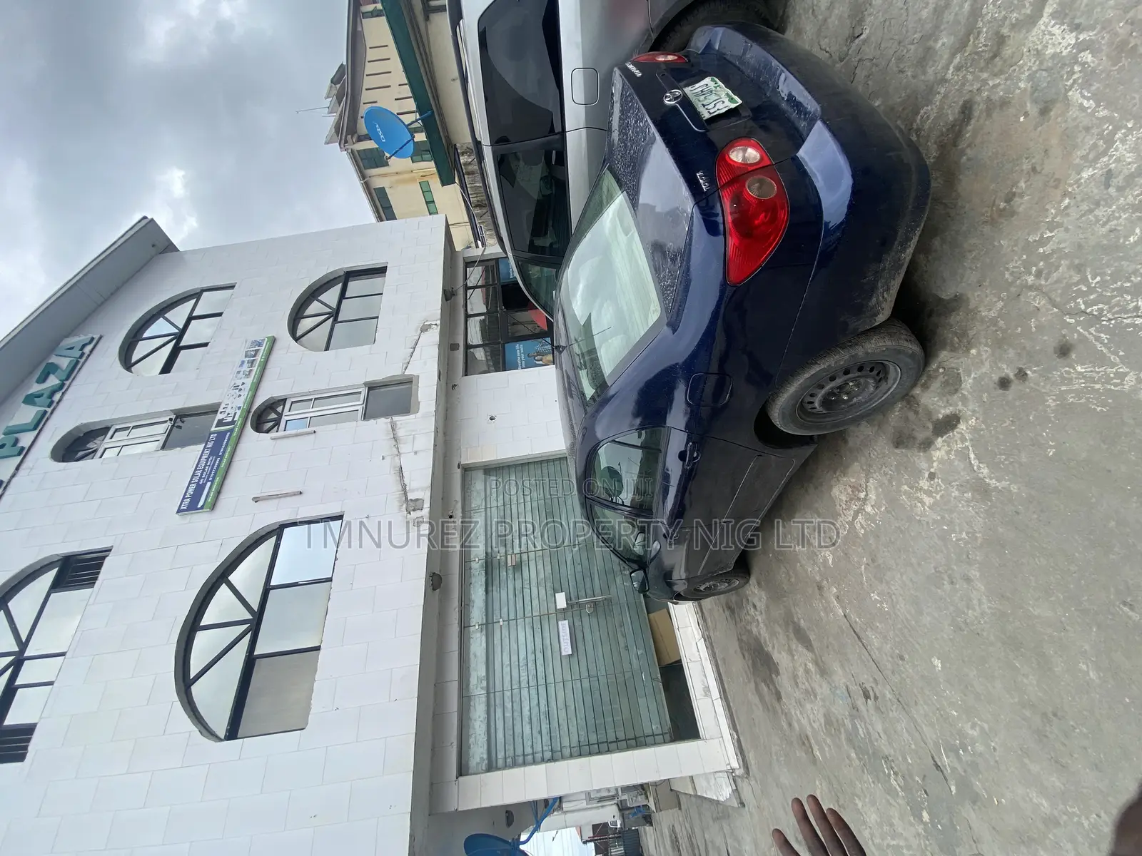 Showroom to Let in Lekki