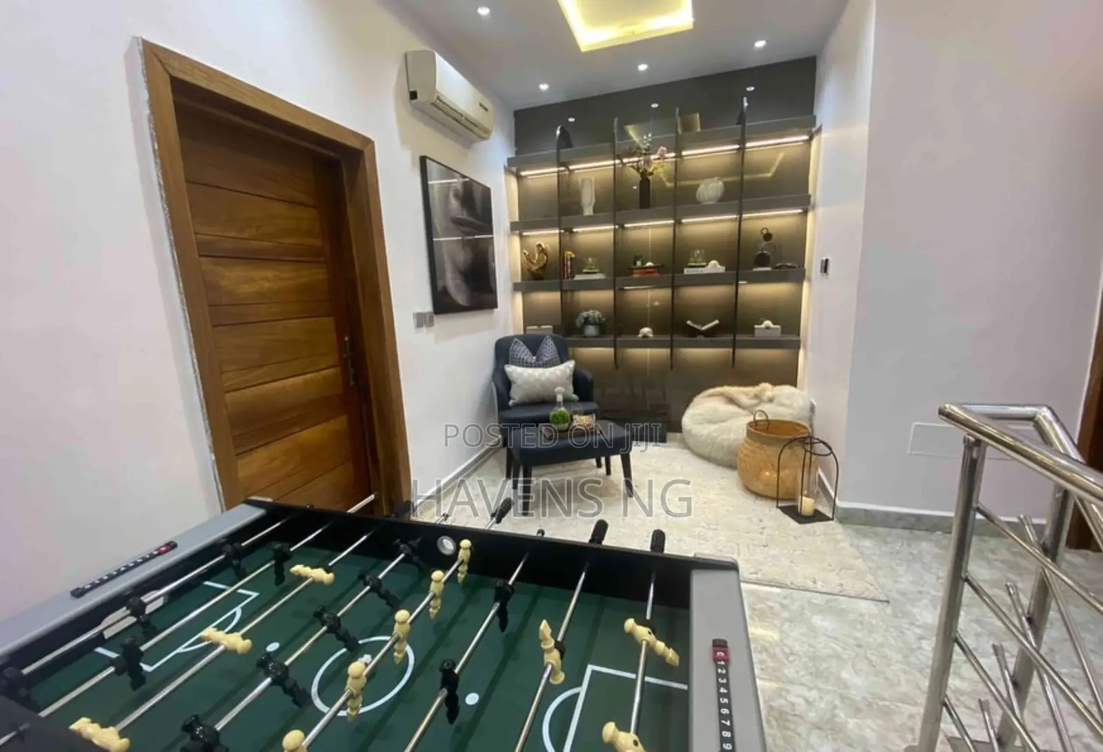Luxury 2-Bedroom Apartment With Pool in Ikate