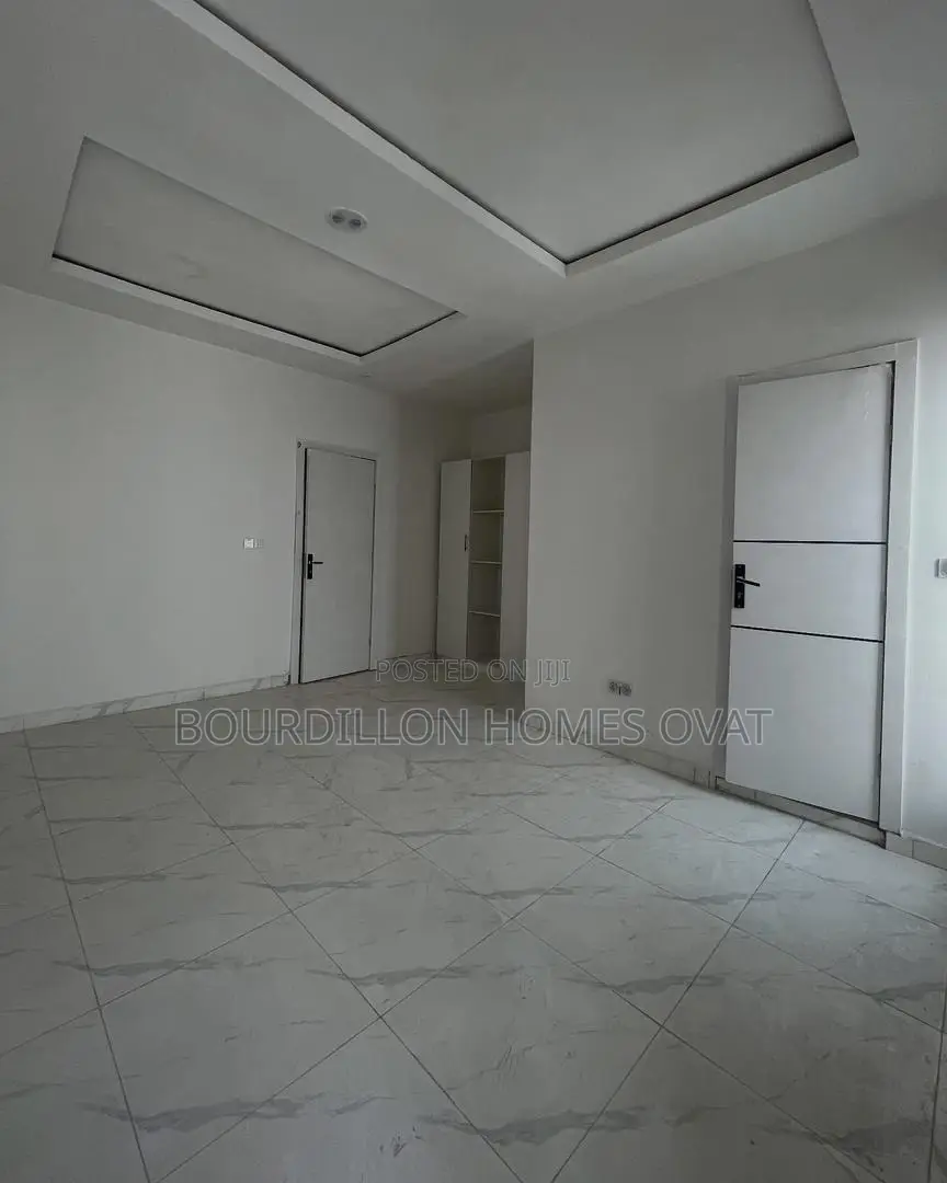 3bdrm Duplex in Ikota for sale in Ikota
