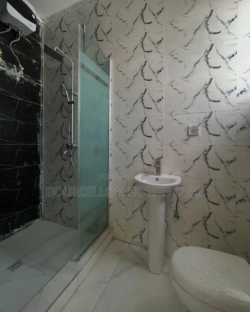 3bdrm Duplex in Ikota for sale in Ikota