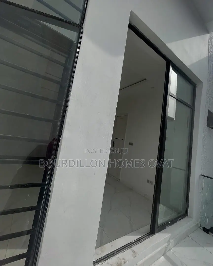 3bdrm Duplex in Ikota for sale in Ikota