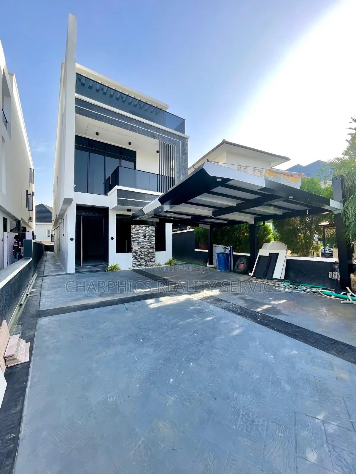 5bdrm Duplex in Ikota for sale in Ikota