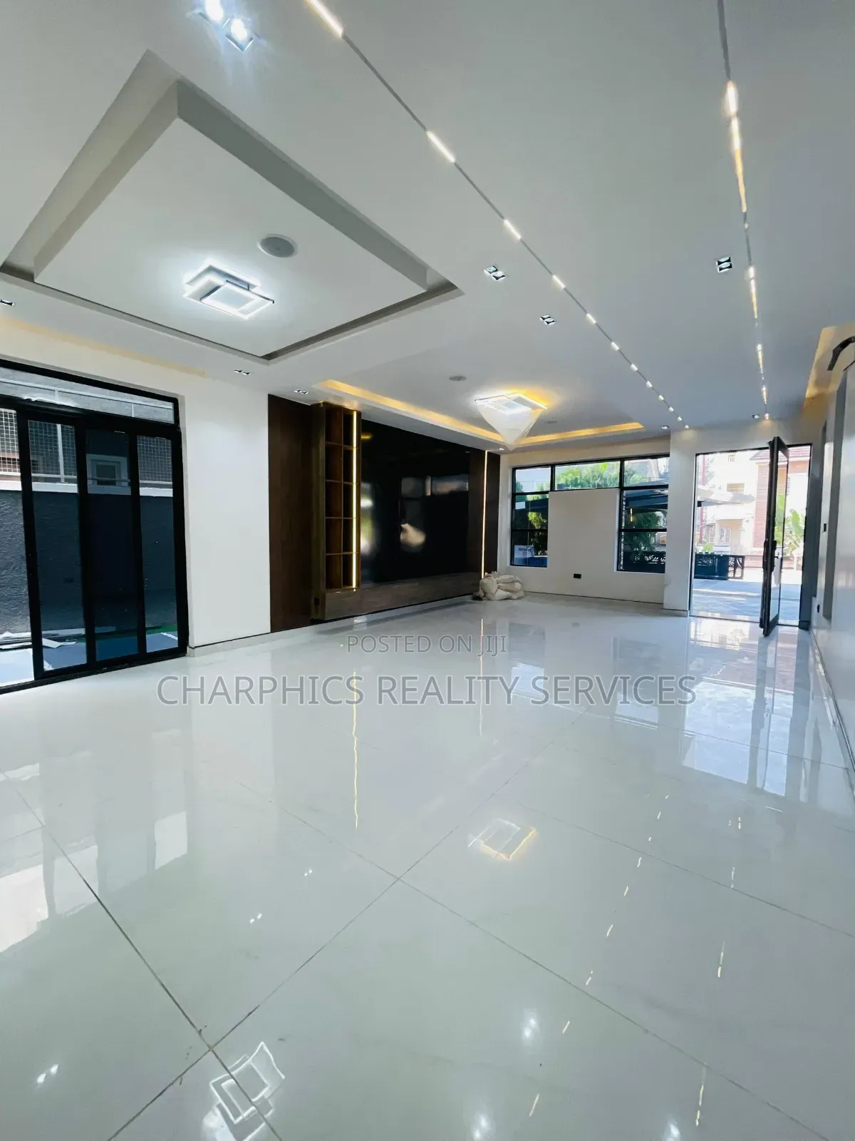 5bdrm Duplex in Ikota for sale in Ikota