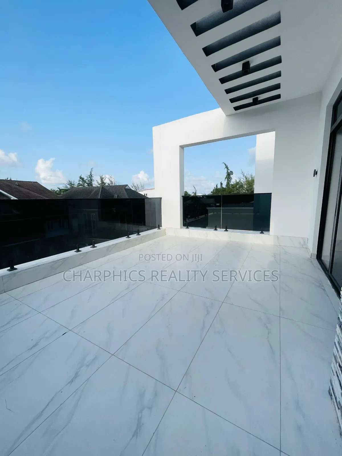5bdrm Duplex in Ikota for sale in Ikota