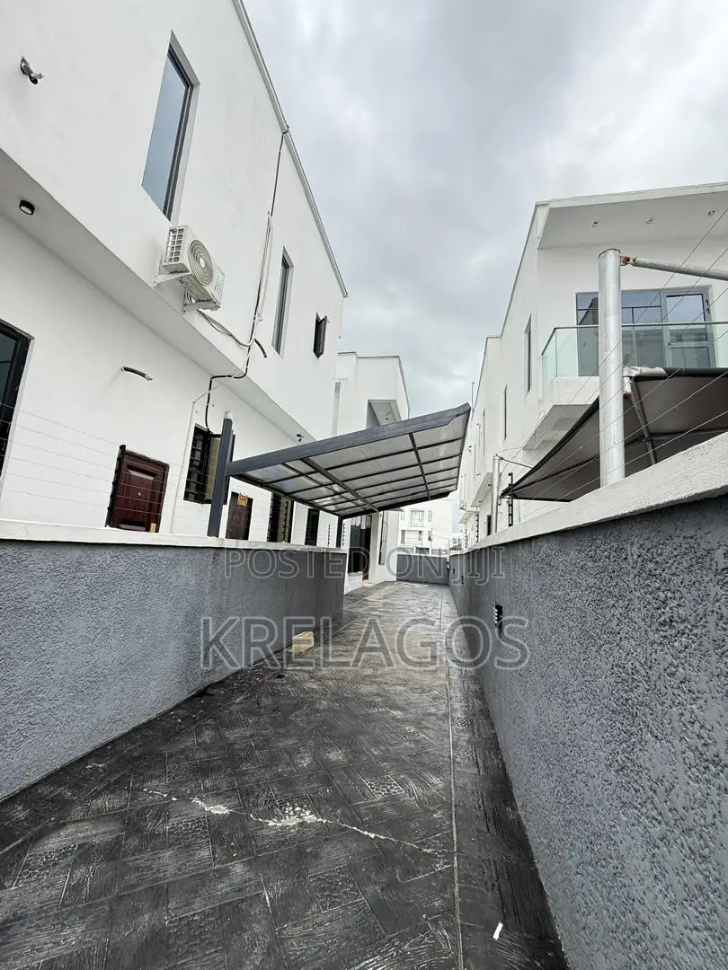 5bdrm Duplex in Chevron for sale in Chevron