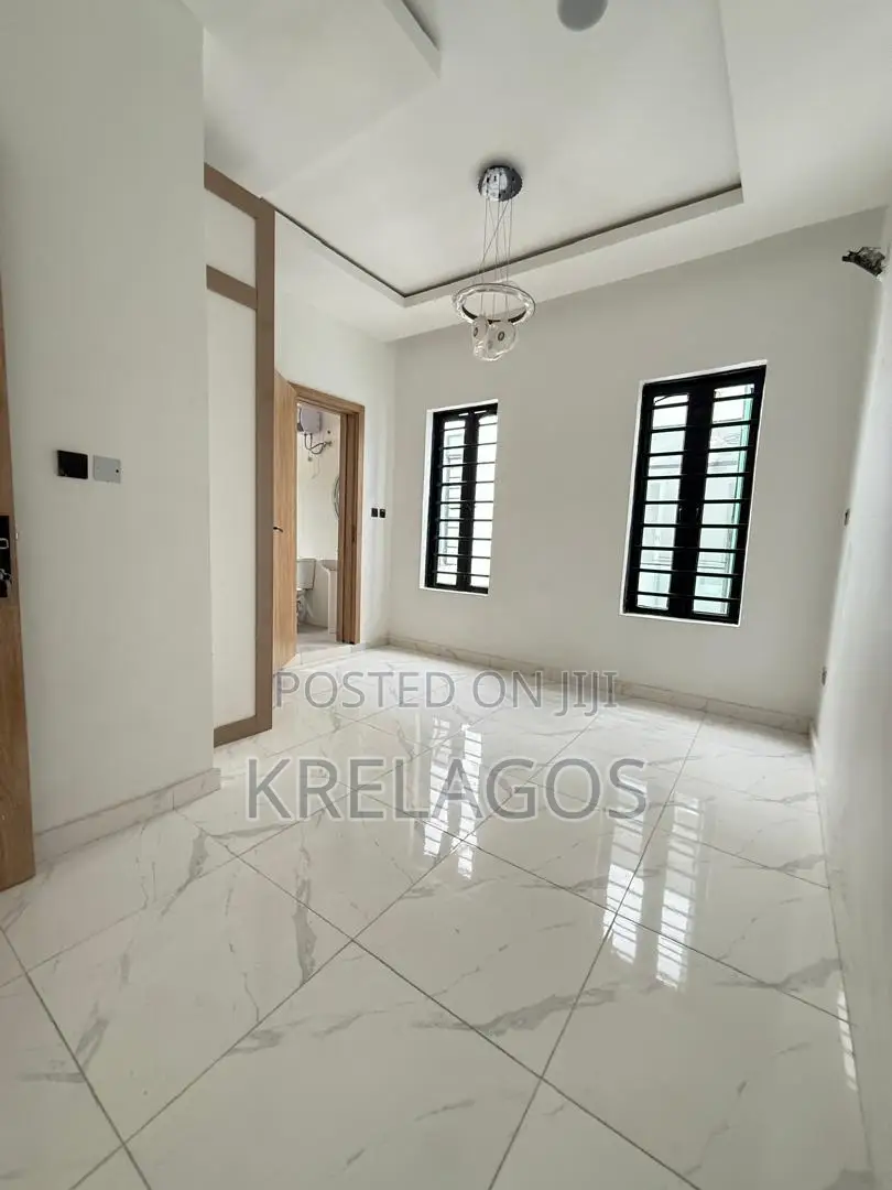 4bdrm Duplex in Ikota for sale in Ikota