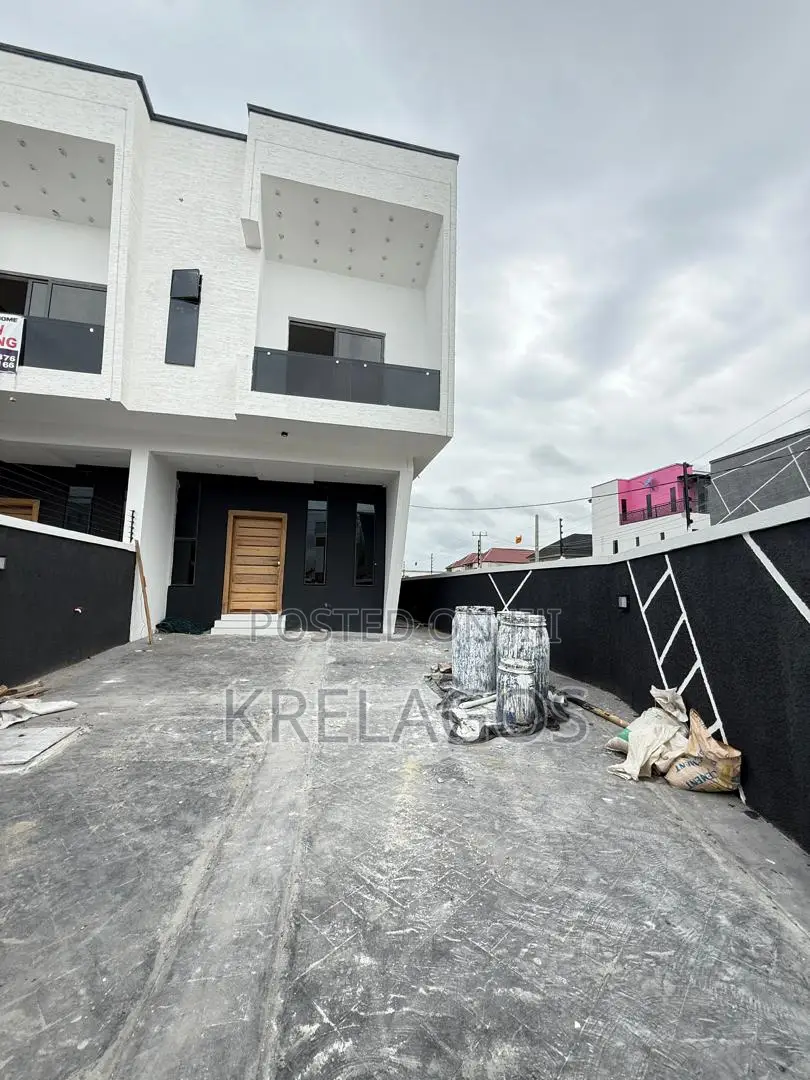4bdrm Duplex in Ikota for sale in Ikota