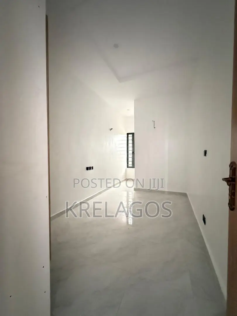 4bdrm Duplex in Ikota for sale in Ikota