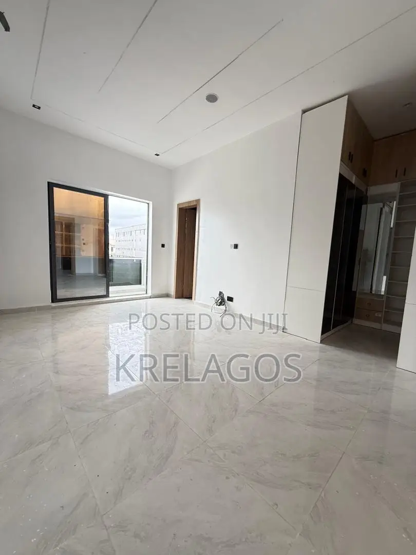 4bdrm Duplex in Ikota for sale in Ikota