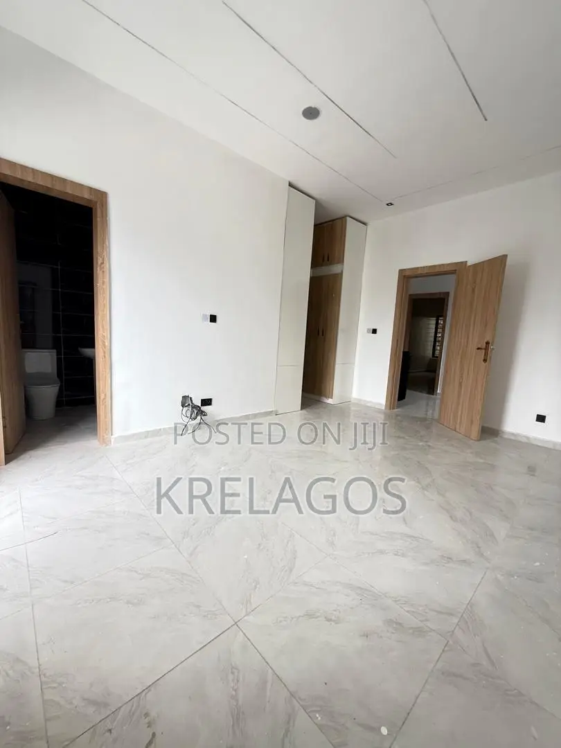 4bdrm Duplex in Ikota for sale in Ikota