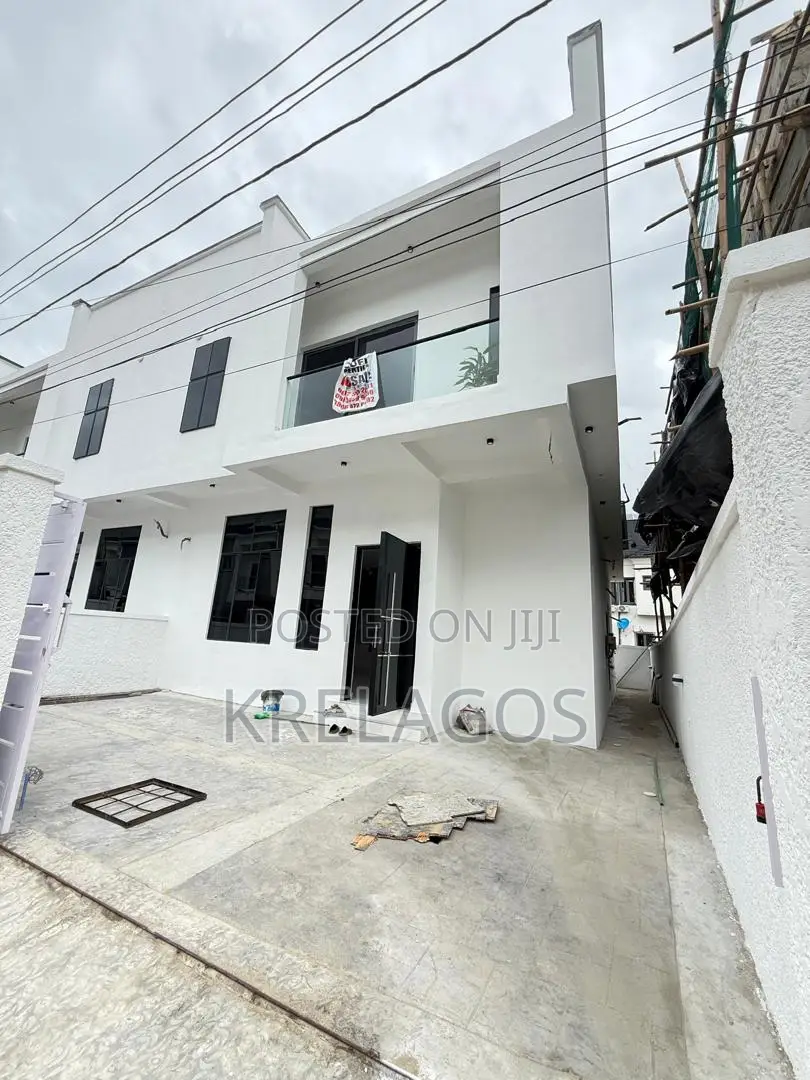 4bdrm Duplex in Ikota for sale in Ikota