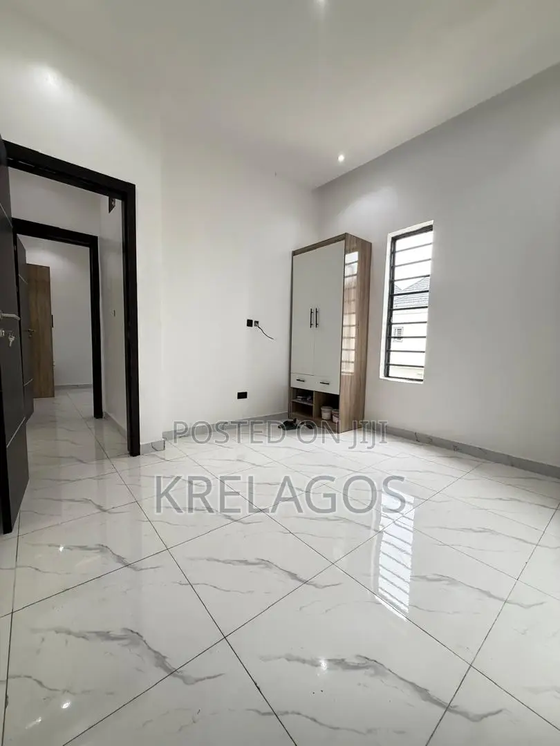 4bdrm Duplex in Ikota for sale in Ikota