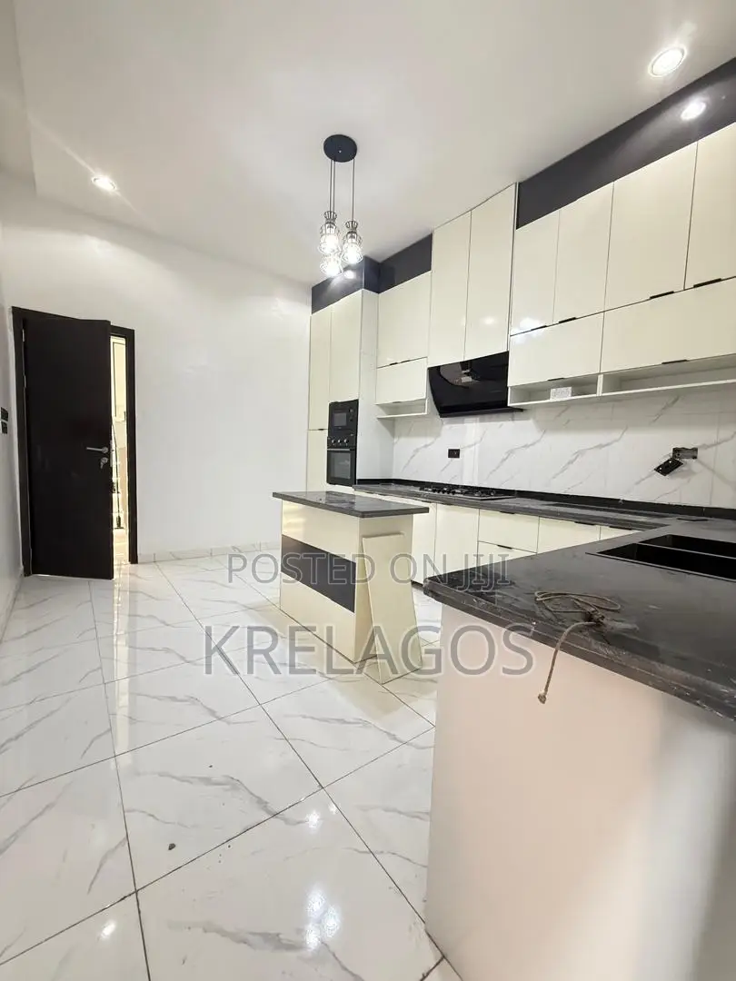 4bdrm Duplex in Ikota for sale in Ikota