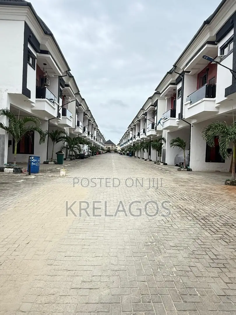 4bdrm Duplex in Ikota for sale in Ikota