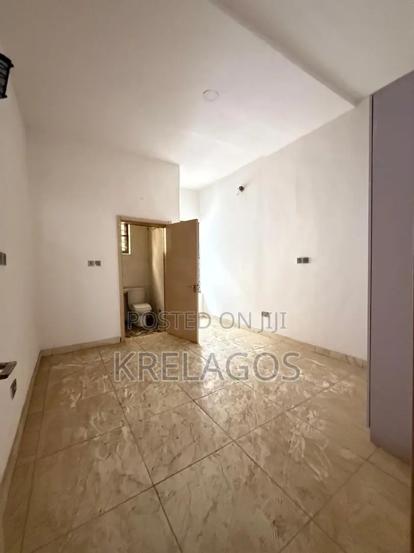 4bdrm Duplex in Ikota for sale in Ikota