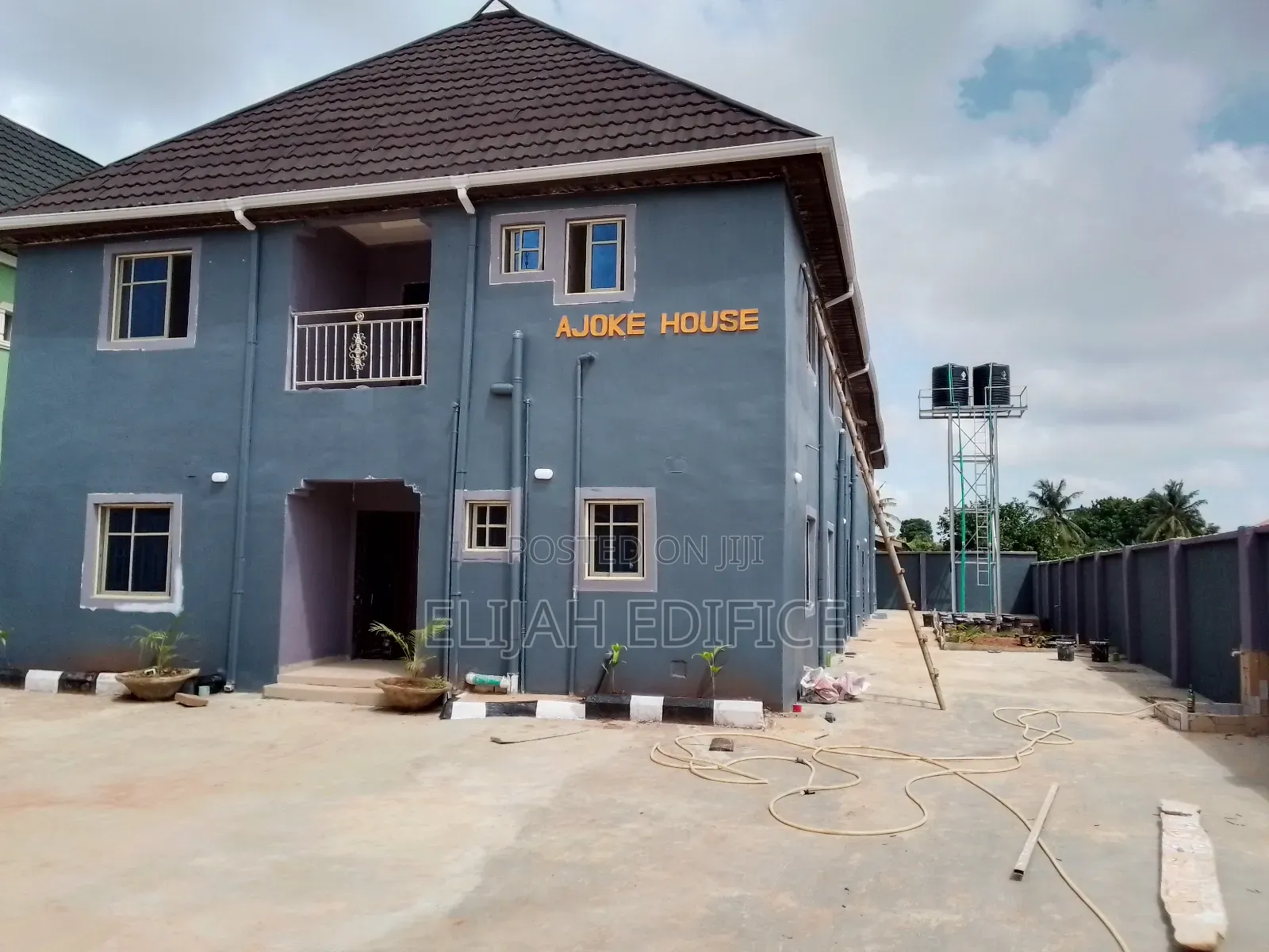 Furnished Mini Flat in First Gate, Ikorodu Garage for rent in Ikorodu Garage
