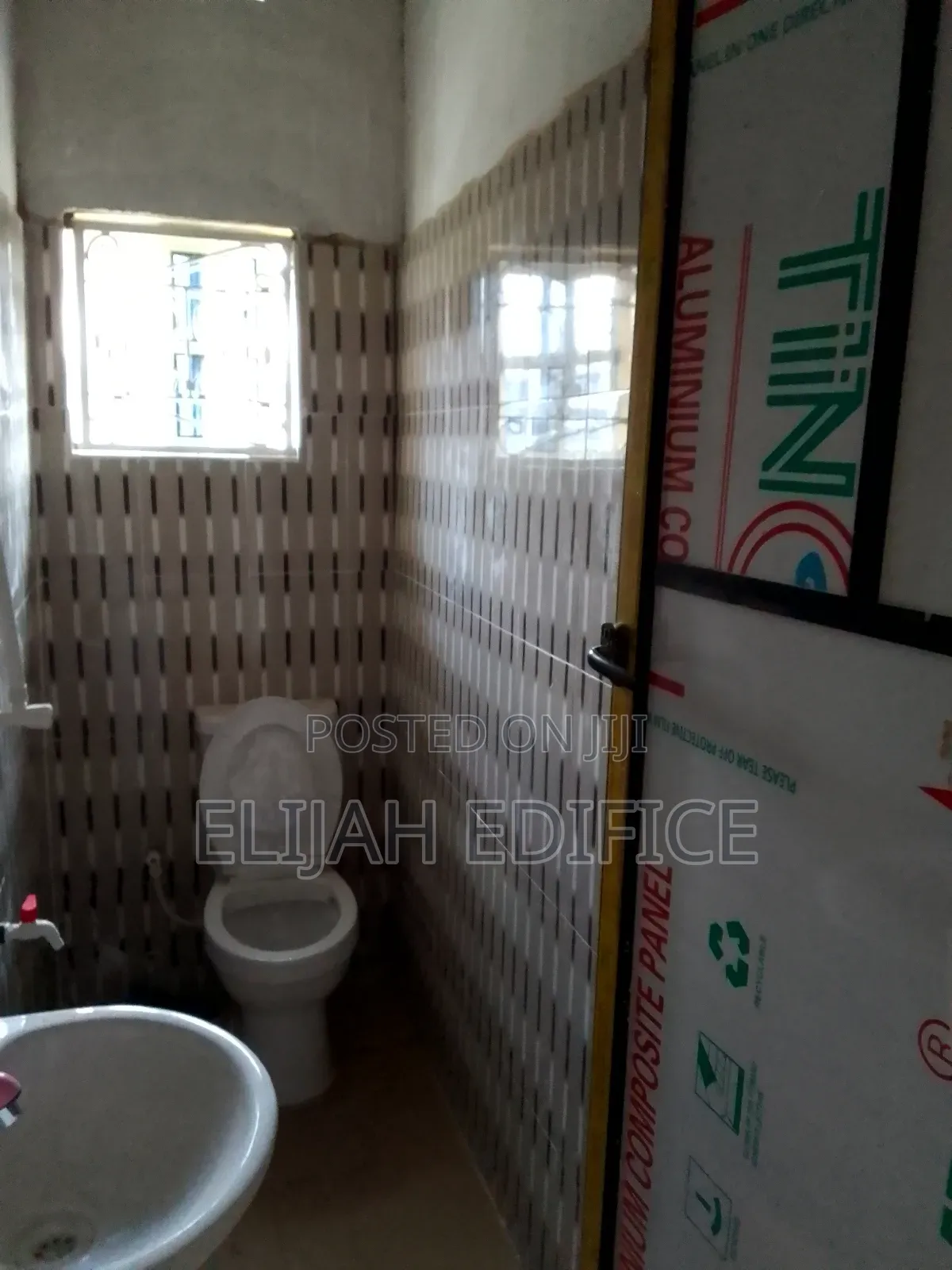 Furnished Mini Flat in First Gate, Ikorodu Garage for rent in Ikorodu Garage