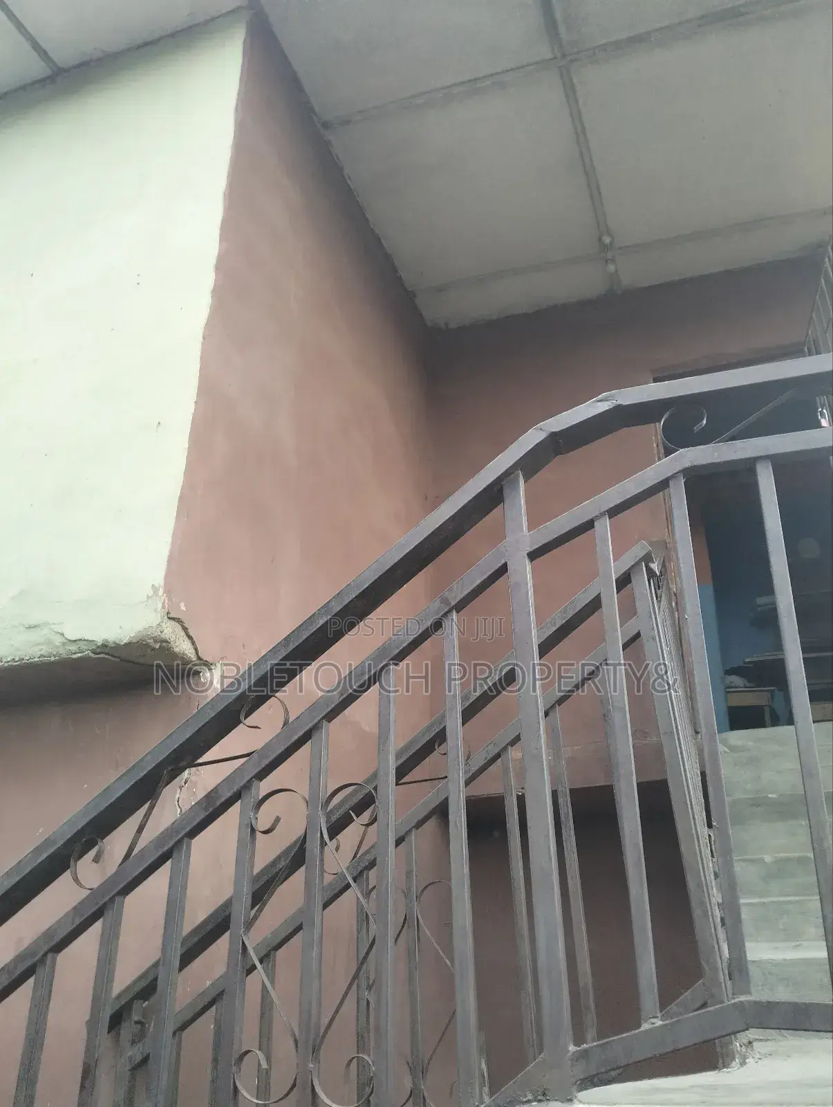 Lounge With 6 Rooms, Lodging Short Let Along Governor's Rd Ikotun in Iseri Olofin
