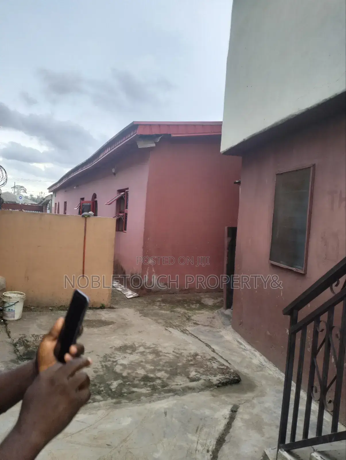 Lounge With 6 Rooms, Lodging Short Let Along Governor's Rd Ikotun in Iseri Olofin