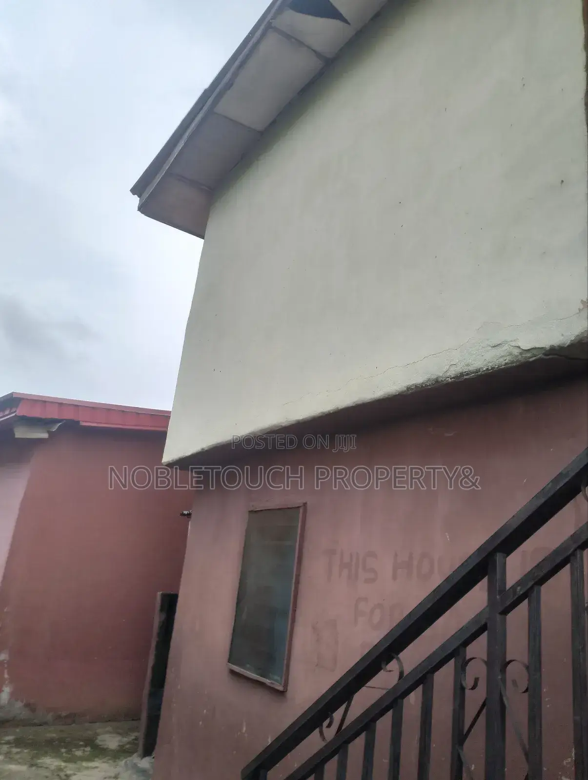 Lounge With 6 Rooms, Lodging Short Let Along Governor's Rd Ikotun in Iseri Olofin