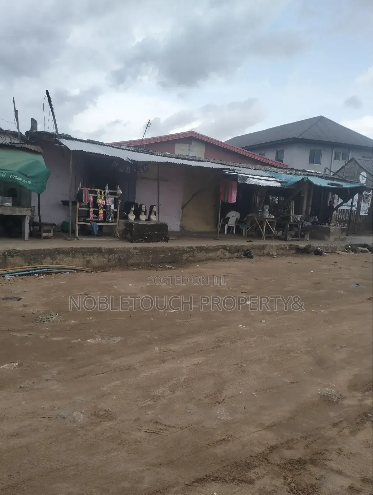Lounge With 6 Rooms, Lodging Short Let Along Governor's Rd Ikotun in Iseri Olofin