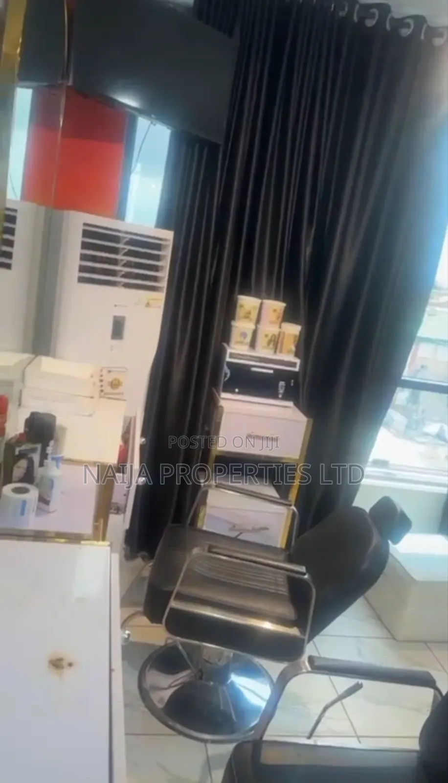 Functioning Unisex Salon and Spar in Sangotedo for Rent in Sangotedo