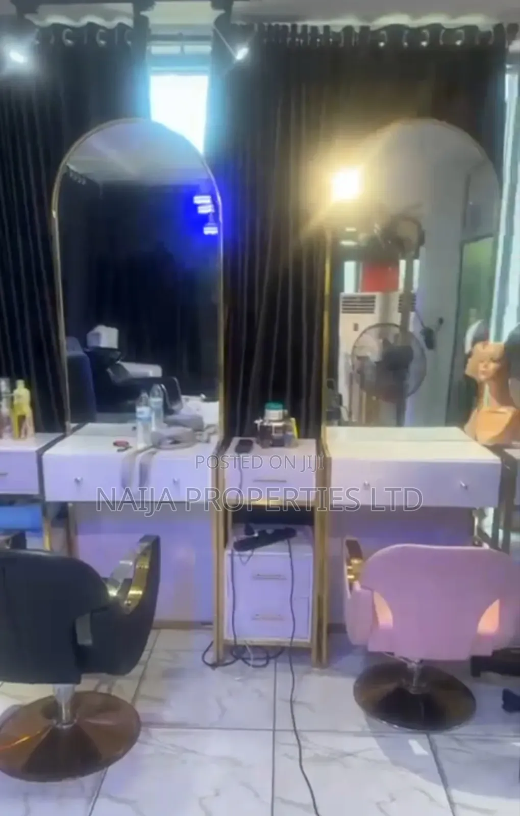Functioning Unisex Salon and Spar in Sangotedo for Rent in Sangotedo
