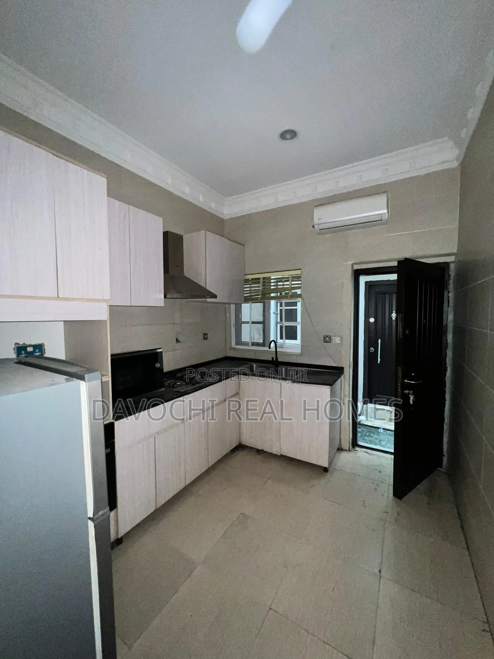 Furnished 4bdrm Duplex in Chevron Toll Gate for rent in Chevron