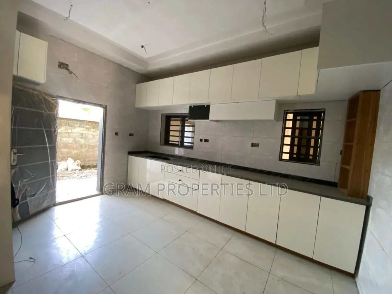 4bdrm Duplex in Jahi By Gilmor for sale in Jahi