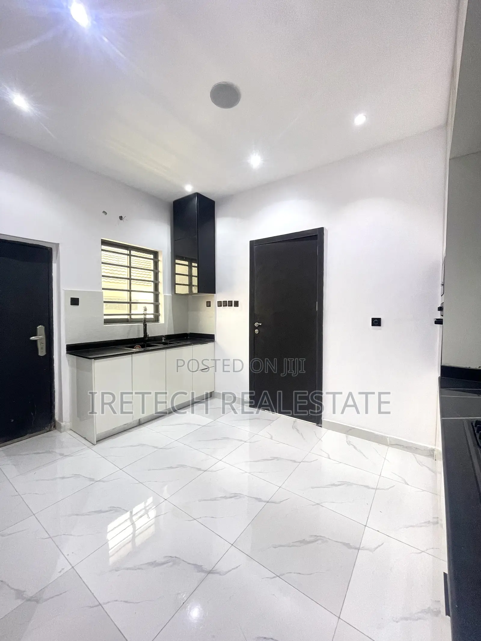3bdrm Apartment in Lekki Phase 1 Lagos for sale in Lekki