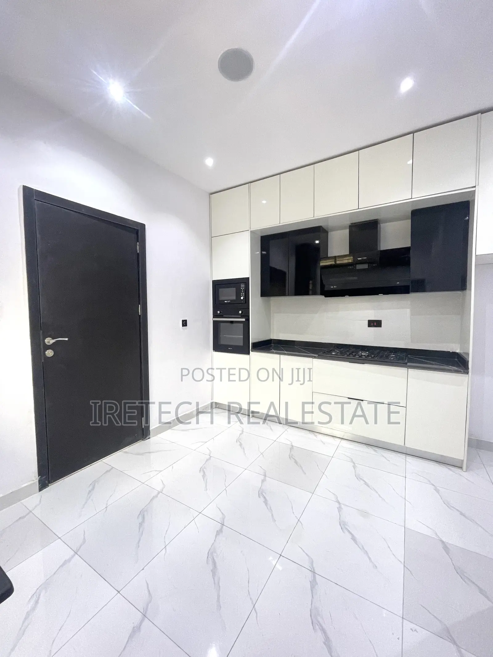 3bdrm Apartment in Lekki Phase 1 Lagos for sale in Lekki