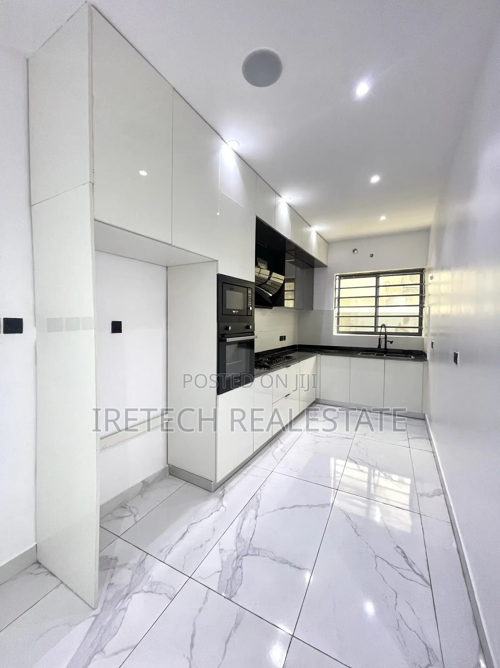 Luxury And Perfect For Investment in Lekki