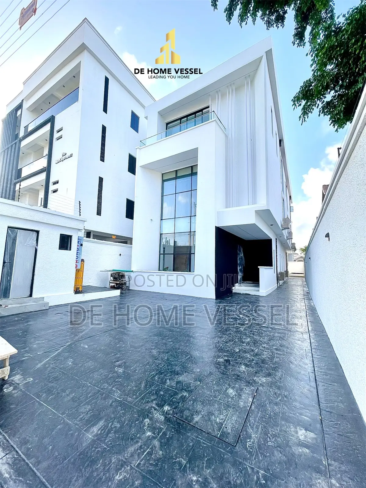 4bdrm Duplex in Lekki Phase 1 for sale in Lekki Phase 1