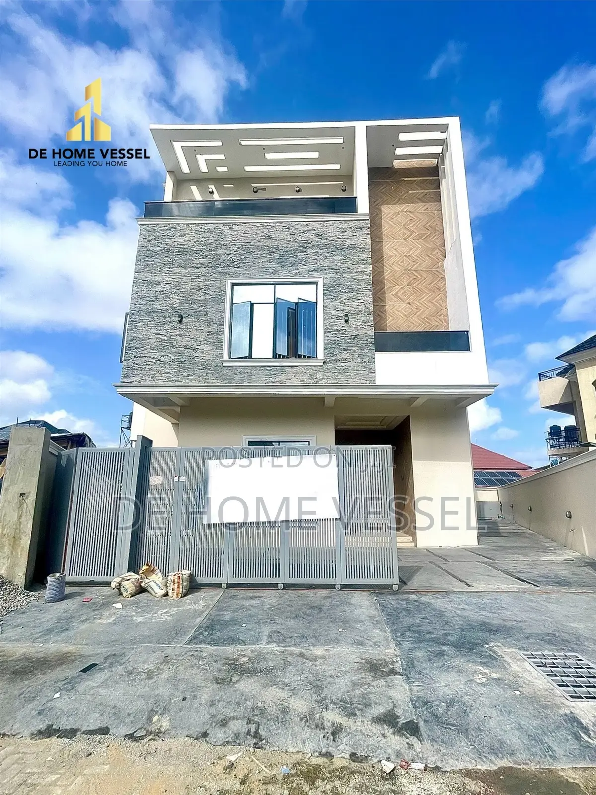 5bdrm Duplex in Lekki Phase 1 for sale in Lekki Phase 1